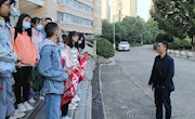 湘潭大学“迎新专车”驶入石门一中